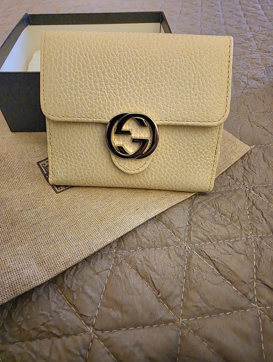 Gucci Handbags - Gucci Interlocking G Bifold Wallet in a beige/LIKE NEW CONDITION/ FULL INCLUSION
